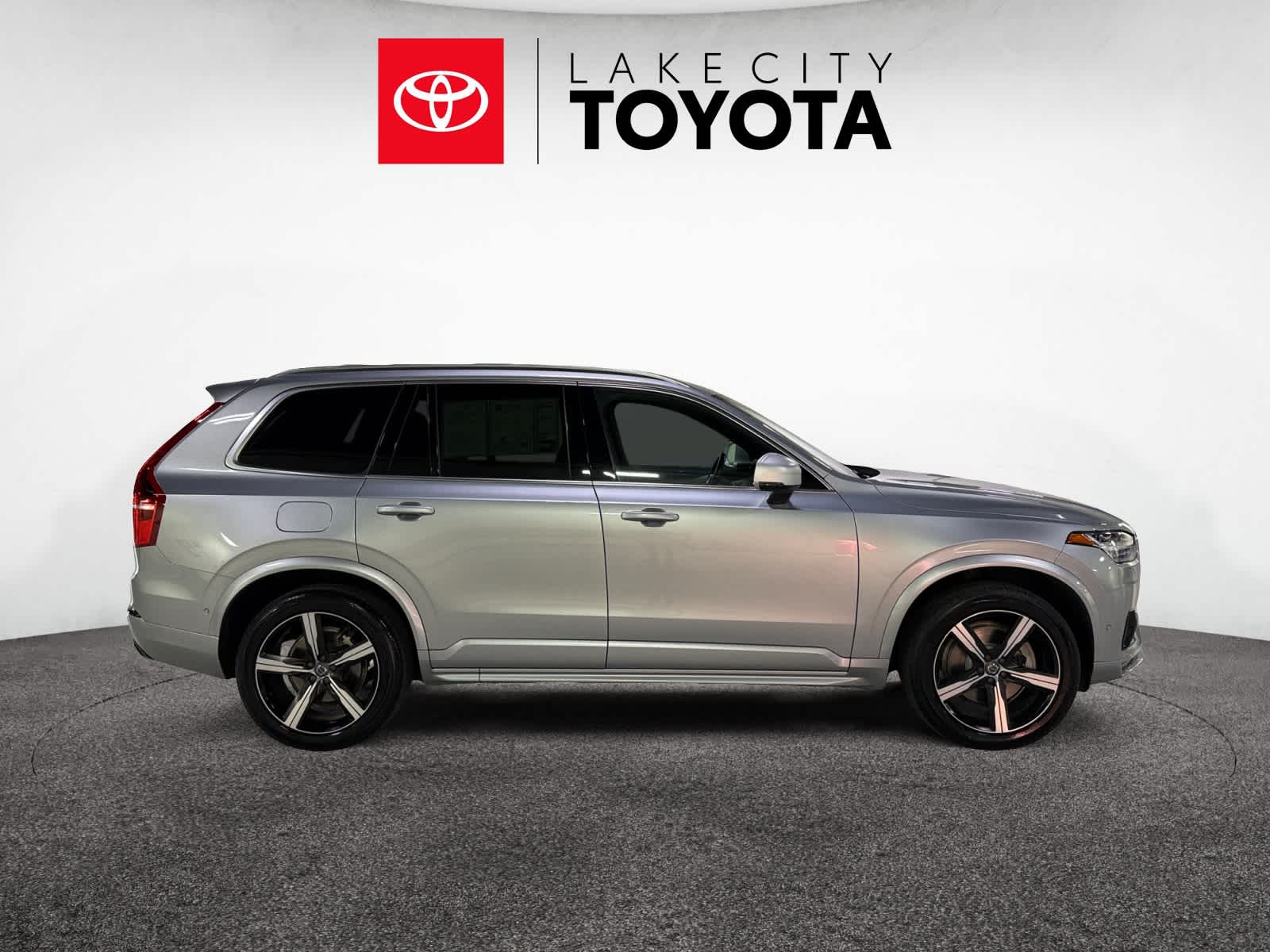 2019 Volvo XC90 R-Design