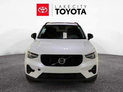 2024 Volvo XC40 Plus Dark Theme
