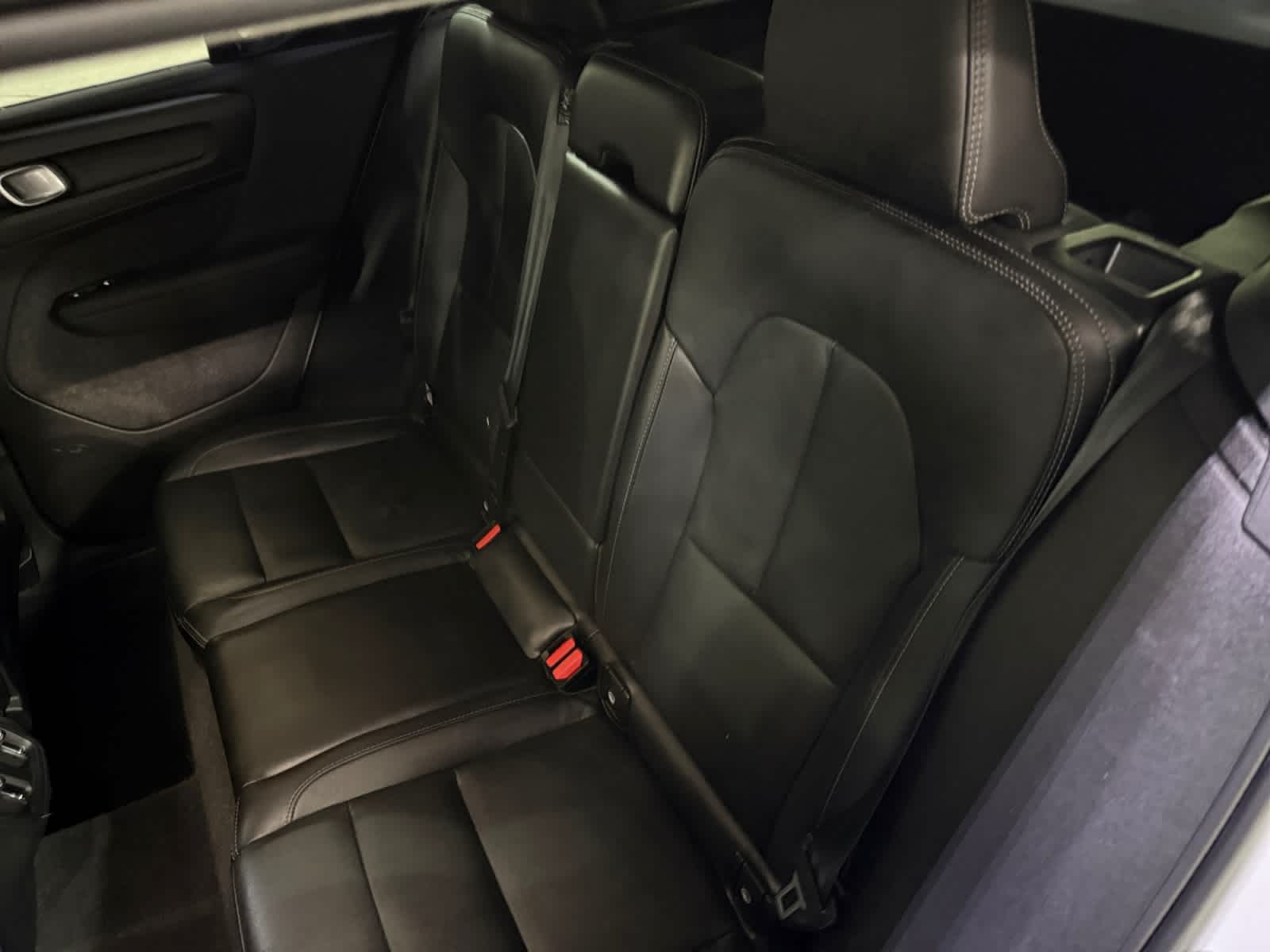 2024 Volvo XC40 Plus Dark Theme