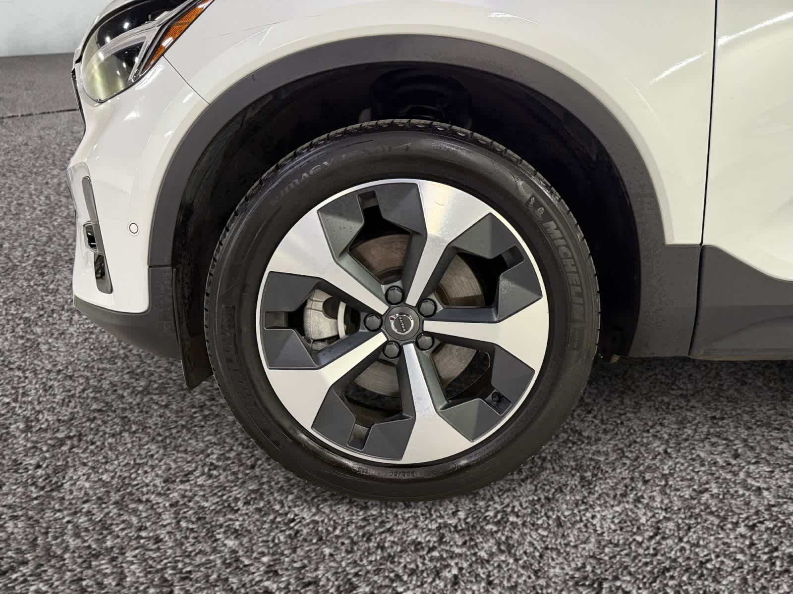 2024 Volvo XC40 Plus Dark Theme