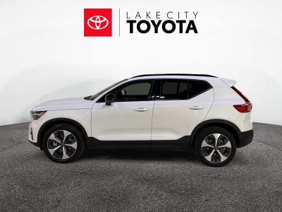 2024 Volvo XC40 Plus Dark Theme