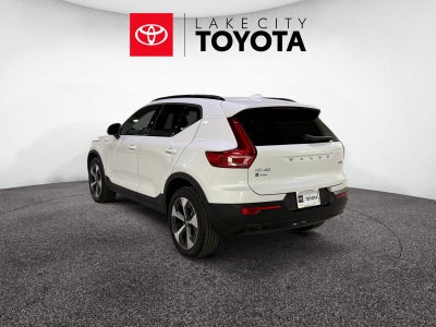 2024 Volvo XC40 Plus Dark Theme