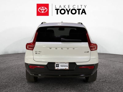 2024 Volvo XC40 Plus Dark Theme