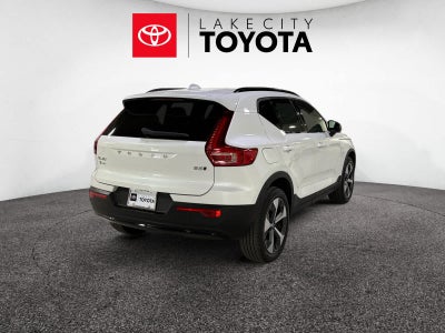 2024 Volvo XC40 Plus Dark Theme