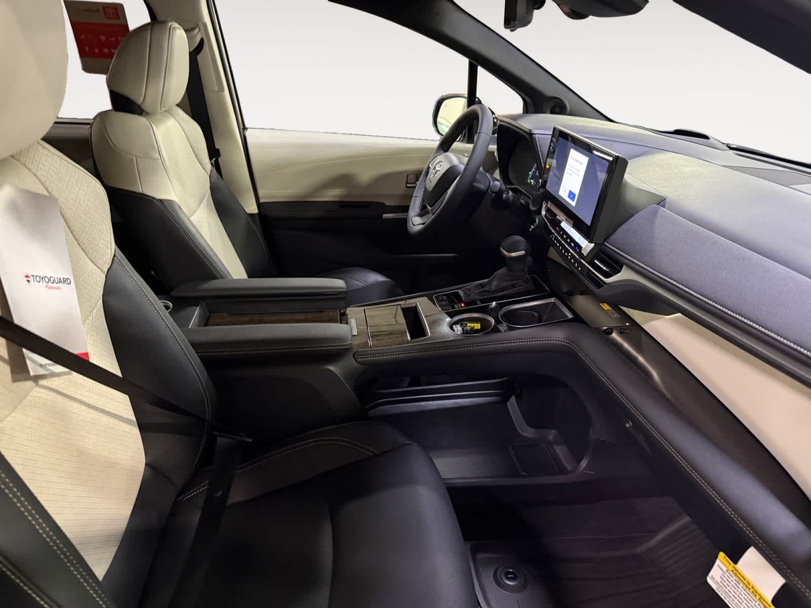 2025 Toyota Sienna Platinum