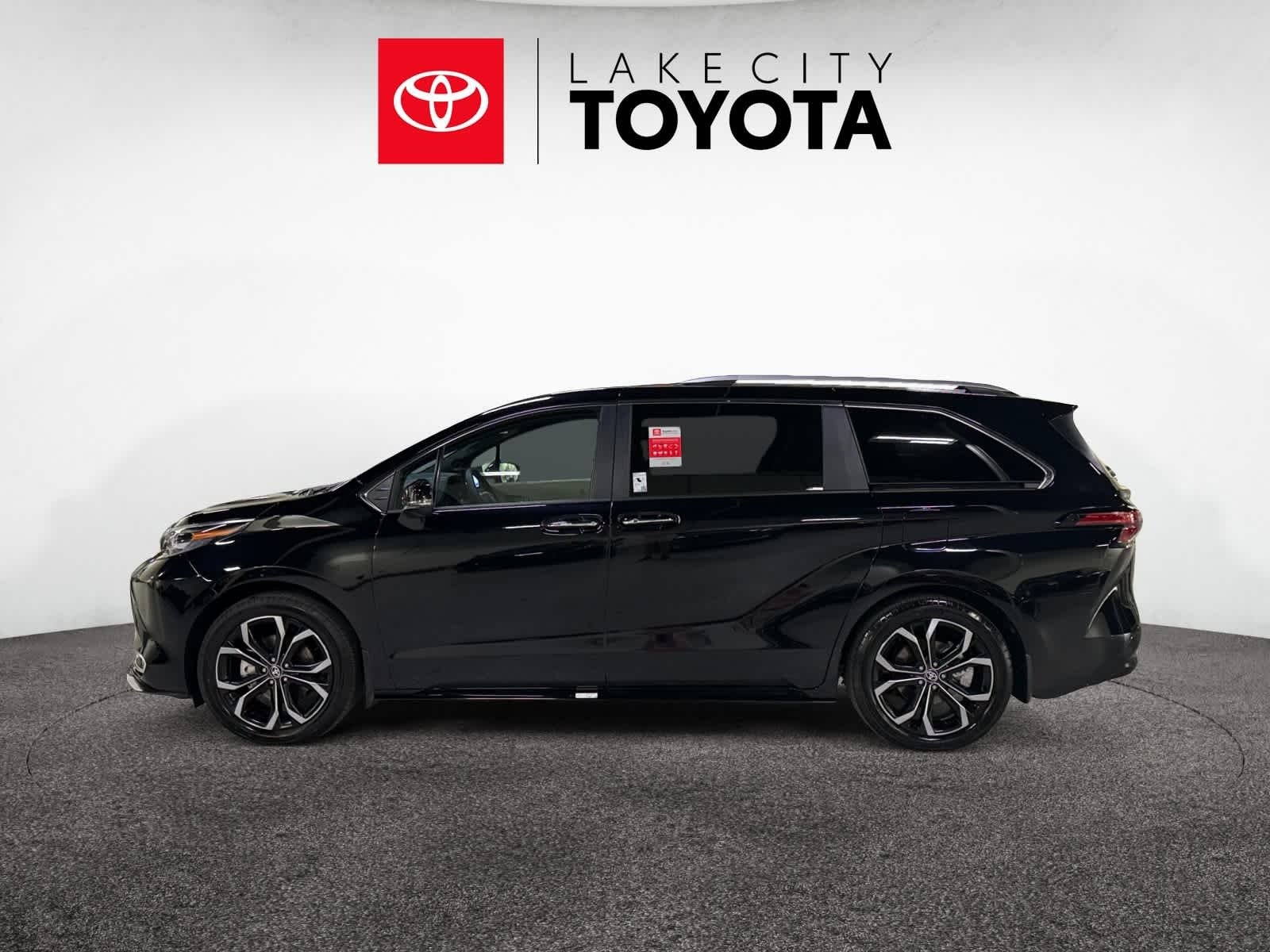 2025 Toyota Sienna Platinum