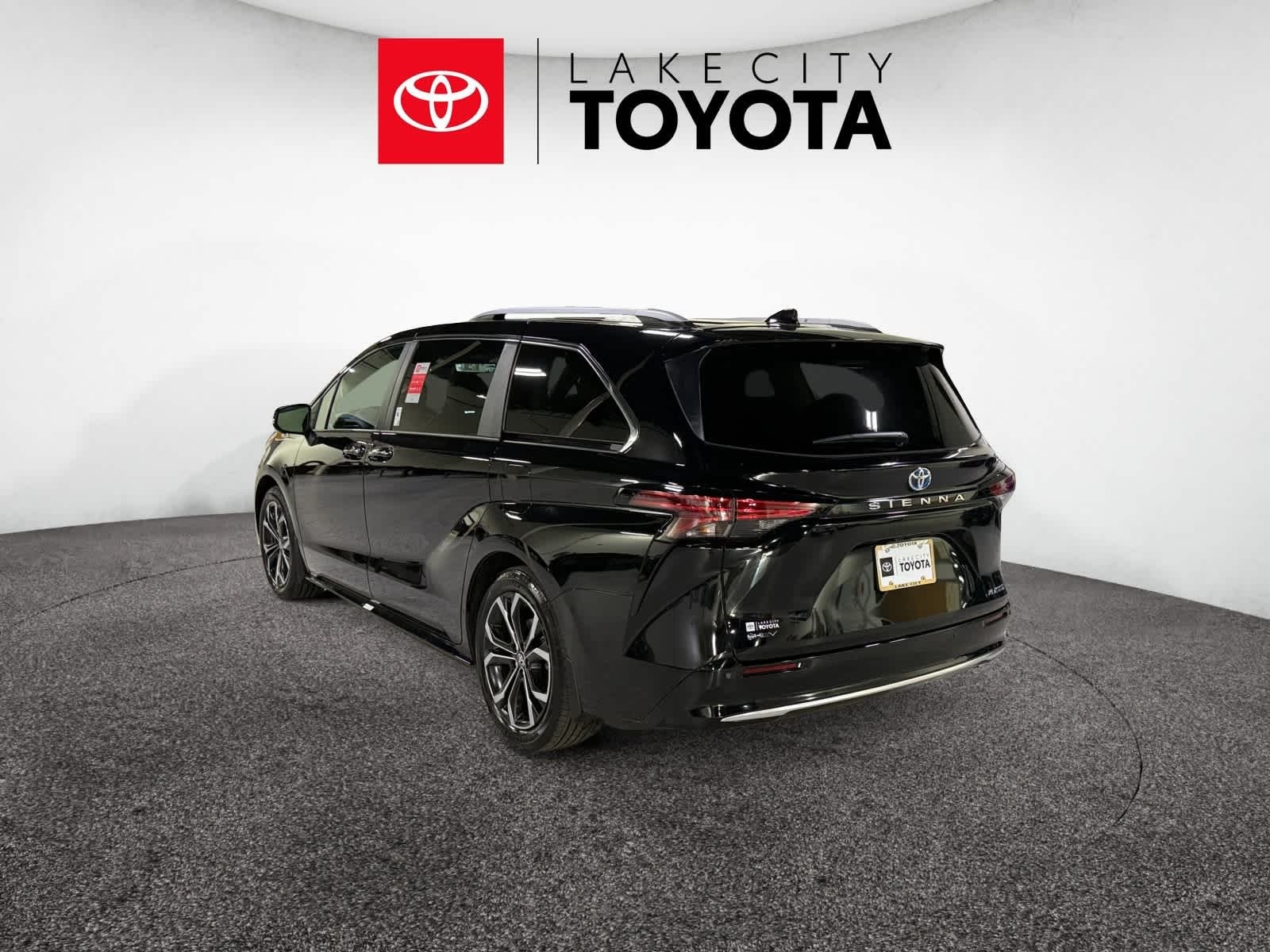 2025 Toyota Sienna Platinum