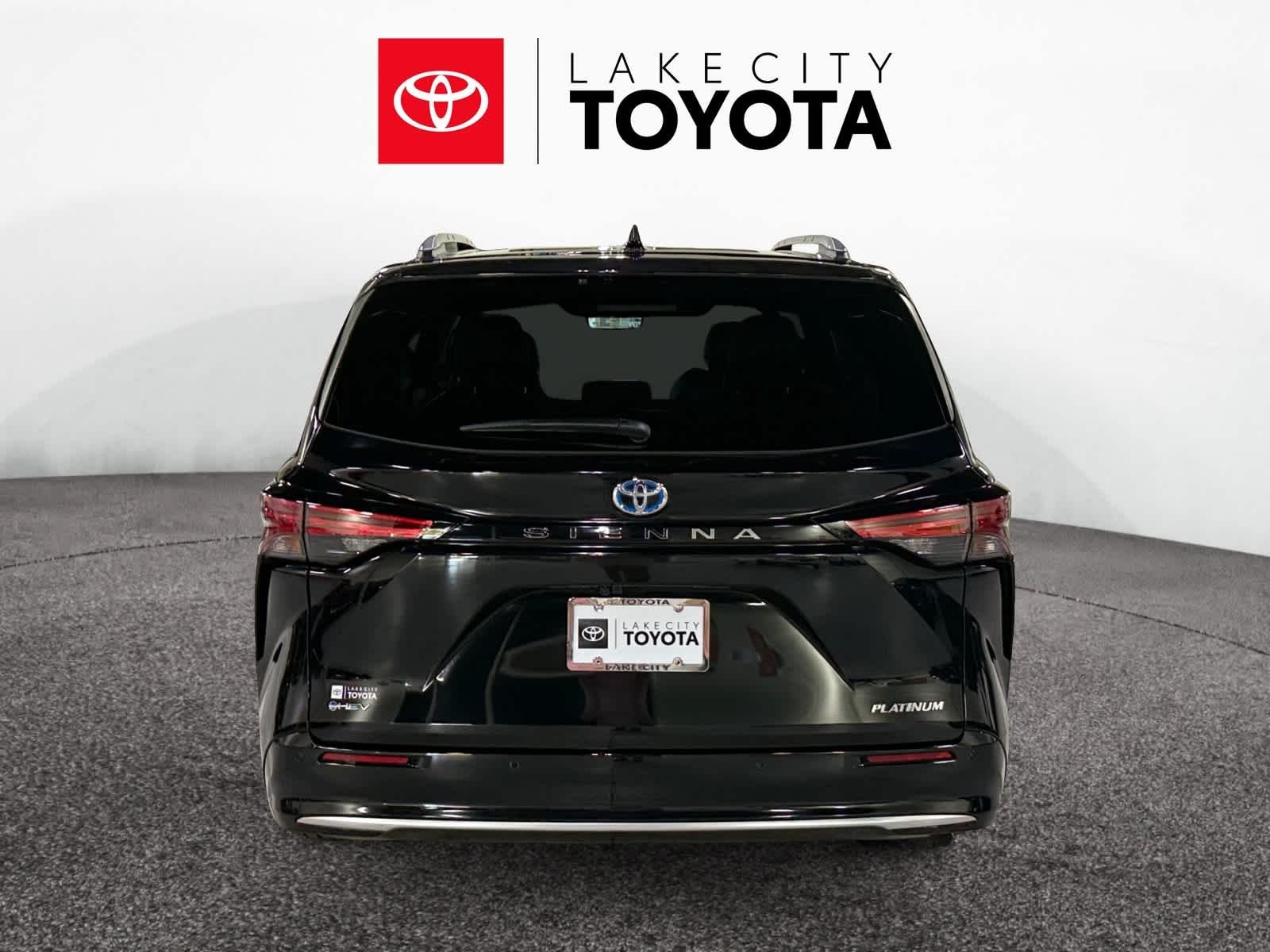 2025 Toyota Sienna Platinum