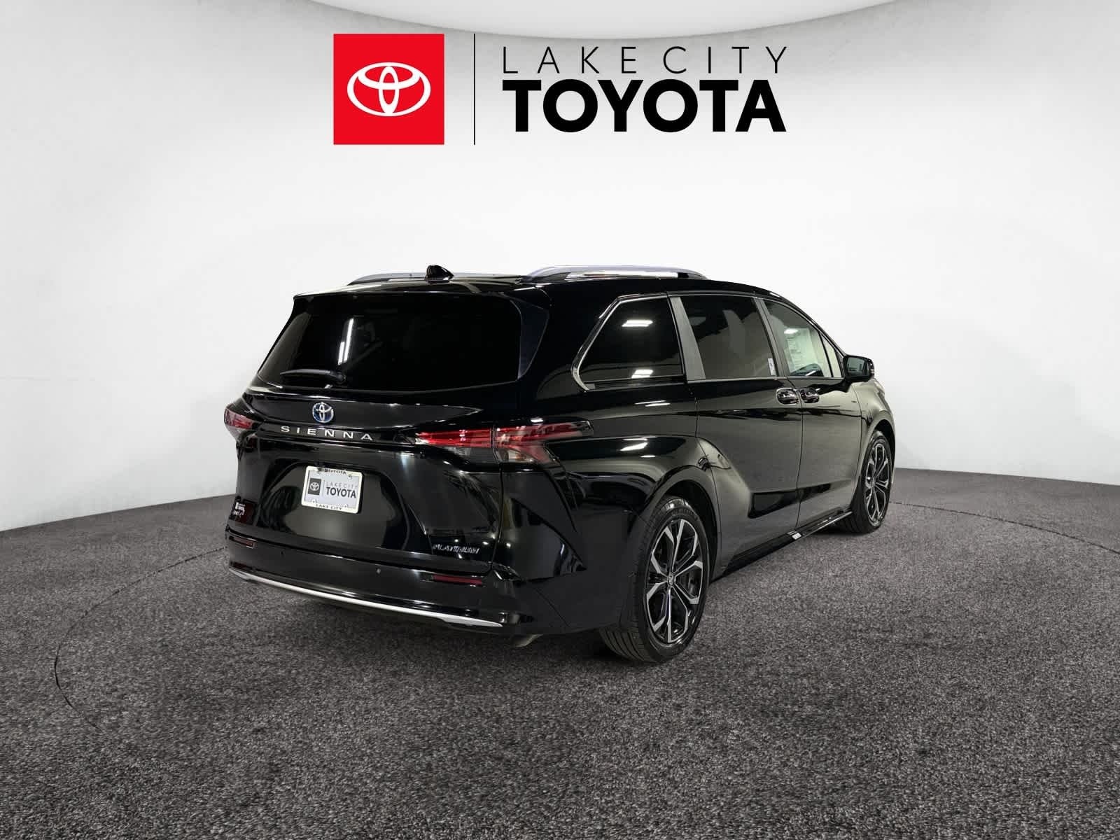 2025 Toyota Sienna Platinum