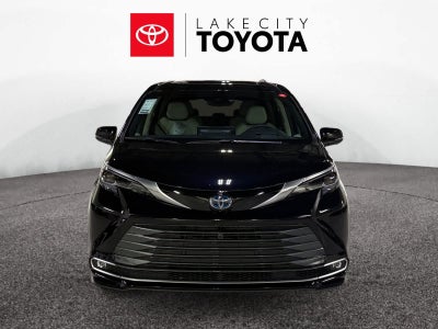 2025 Toyota Sienna Platinum