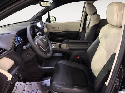 2025 Toyota Sienna Platinum