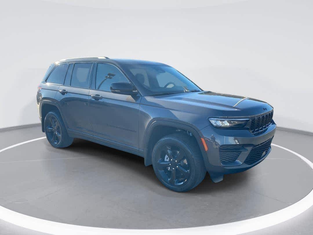 2025 Jeep Grand Cherokee Laredo