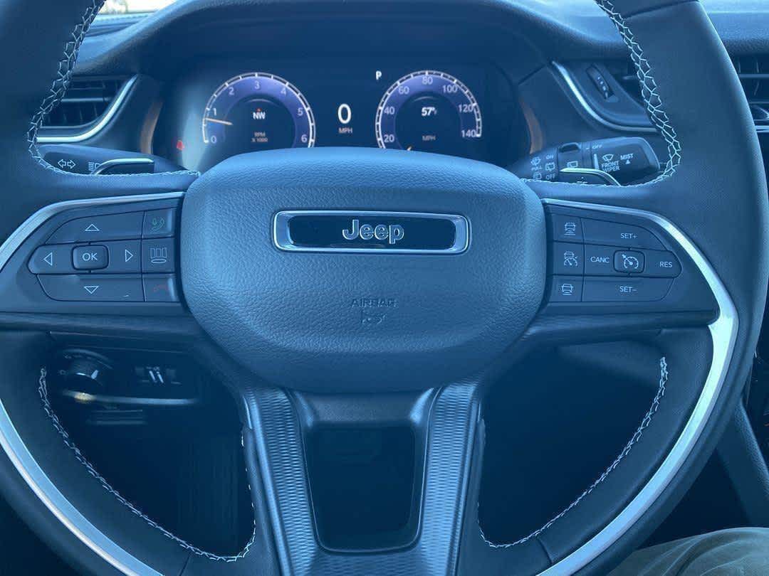 2025 Jeep Grand Cherokee Laredo