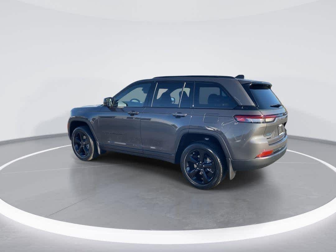 2025 Jeep Grand Cherokee Laredo