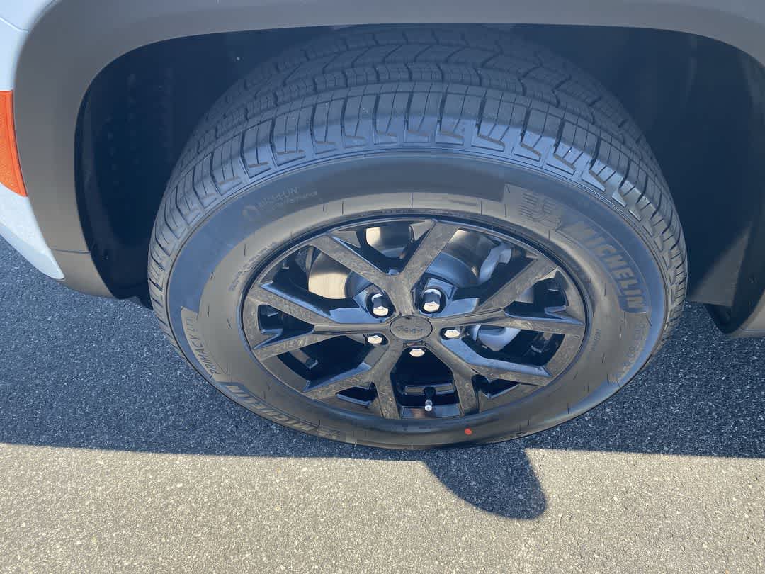 2026 Jeep Grand Cherokee Laredo Altitude