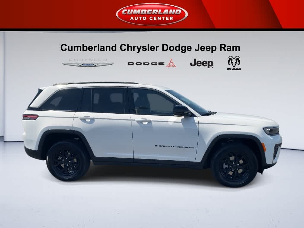 2026 Jeep Grand Cherokee Laredo Altitude