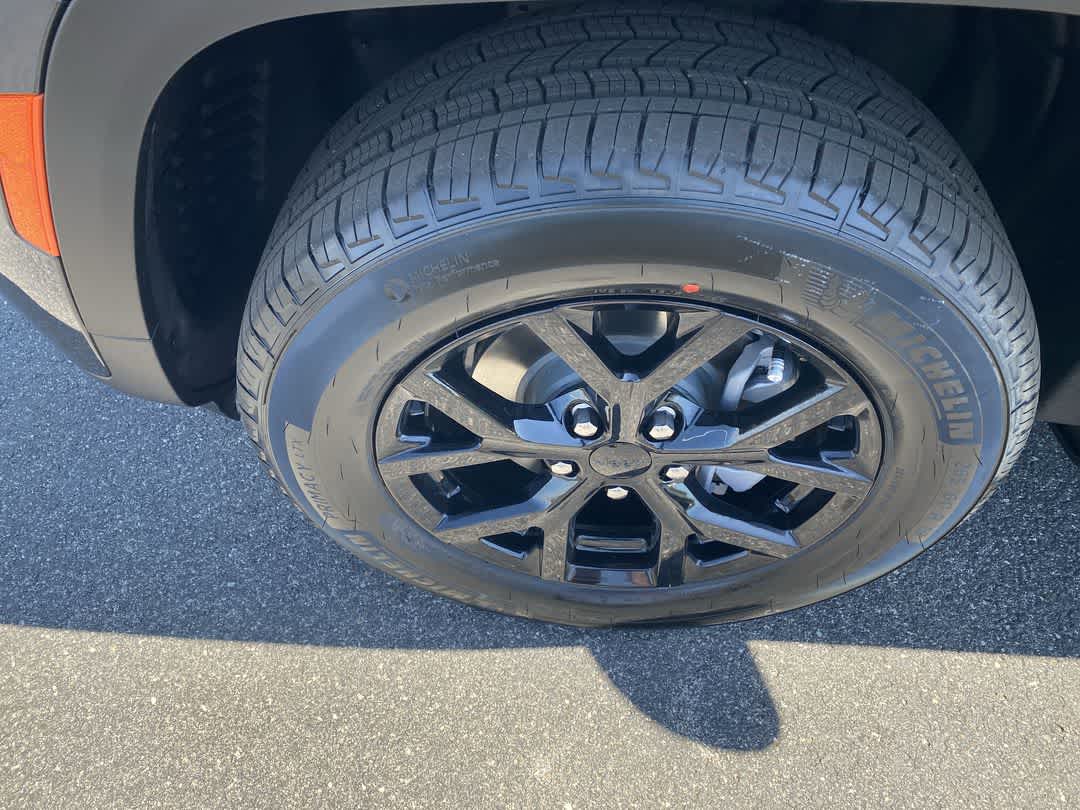 2026 Jeep Grand Cherokee Laredo Altitude