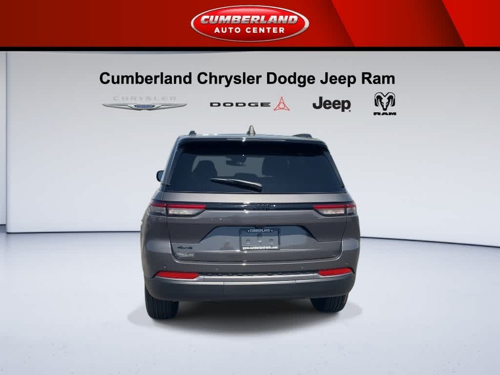 2026 Jeep Grand Cherokee Laredo Altitude