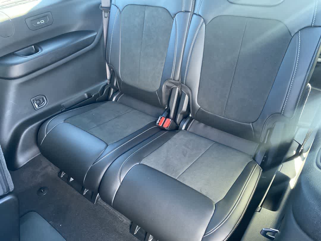 2026 Jeep Grand Cherokee L Laredo Altitude