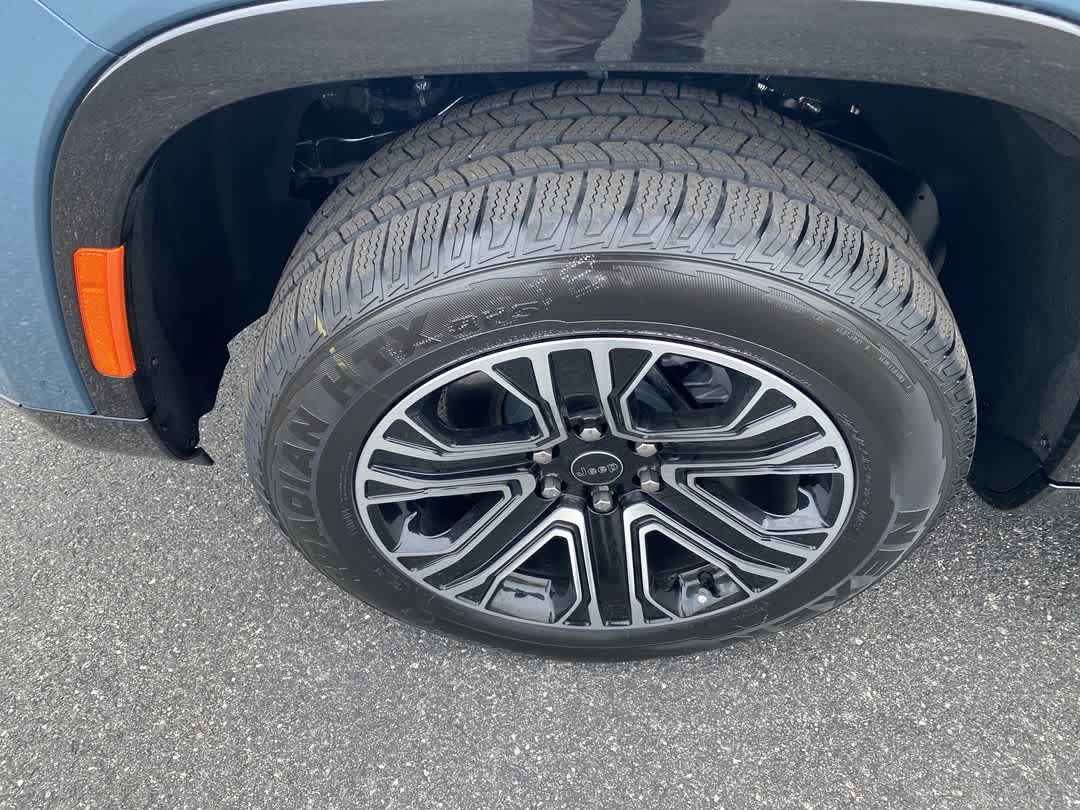 2026 Jeep Grand Wagoneer Base