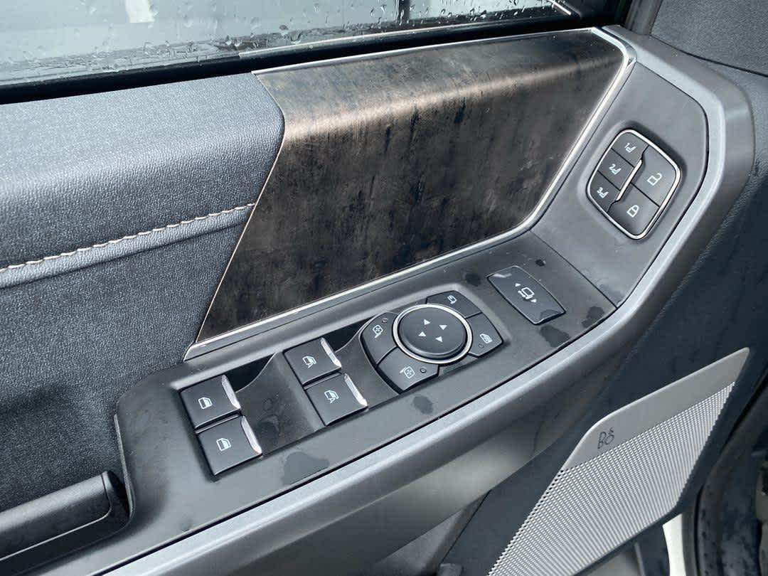 2025 Ford Super Duty F-350 DRW LARIAT