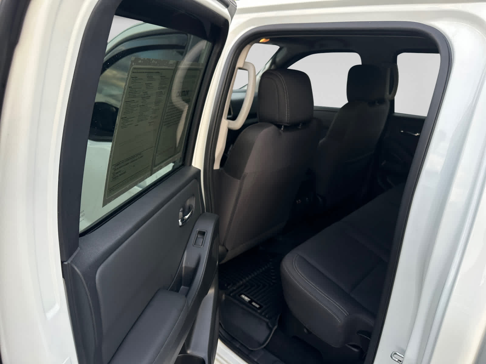 2024 Nissan Frontier SV