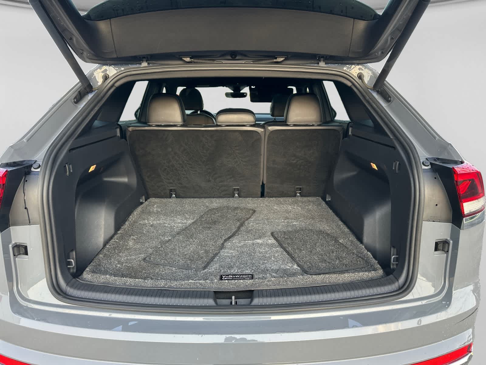 2022 Volkswagen Atlas Cross Sport 3.6L V6 SEL Premium R-Line