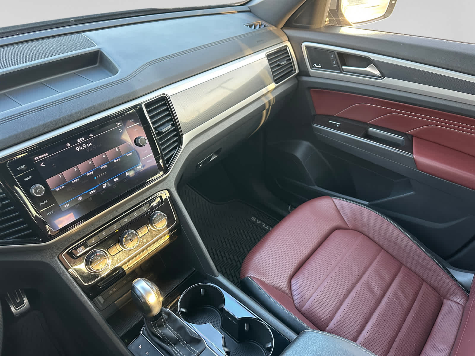 2022 Volkswagen Atlas Cross Sport 3.6L V6 SEL Premium R-Line