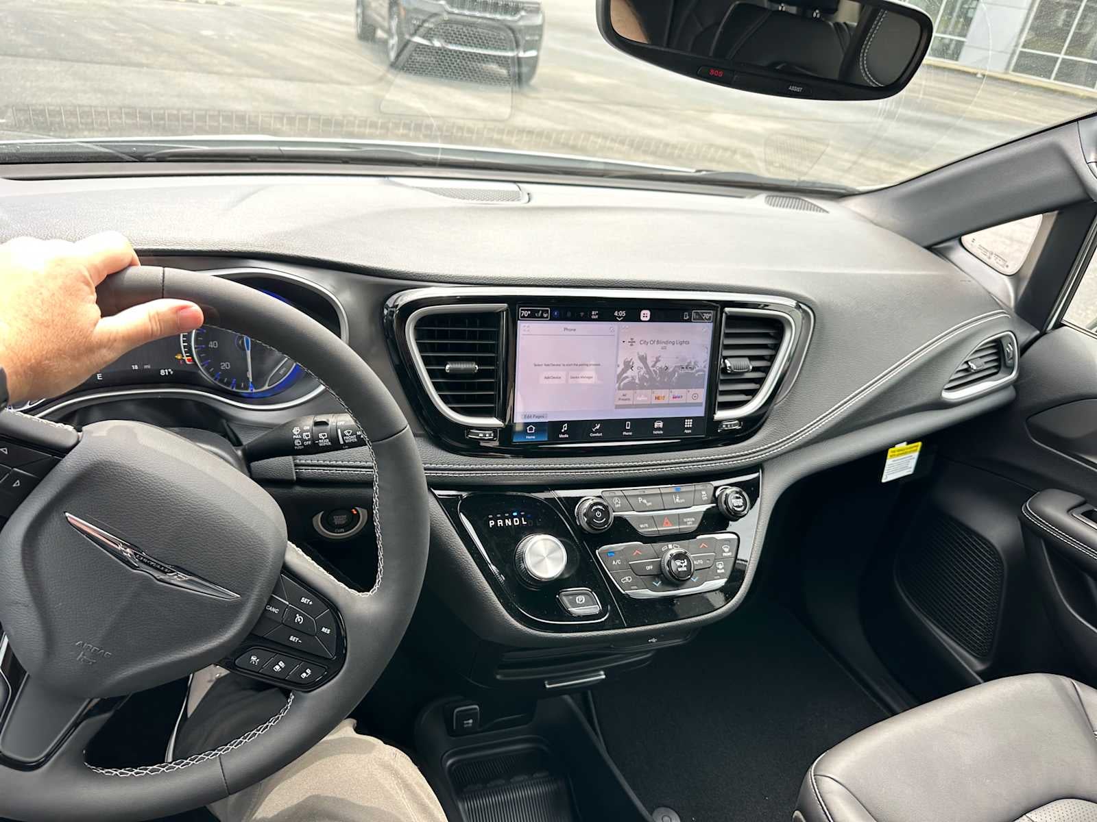 2026 Chrysler Pacifica Select