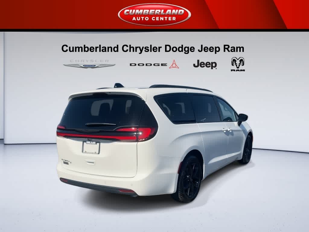 2026 Chrysler Pacifica Select