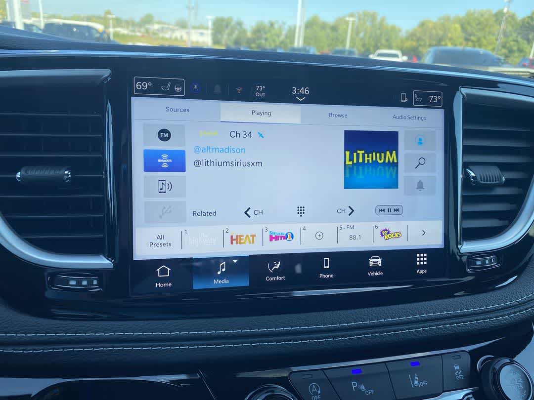 2026 Chrysler Pacifica Select