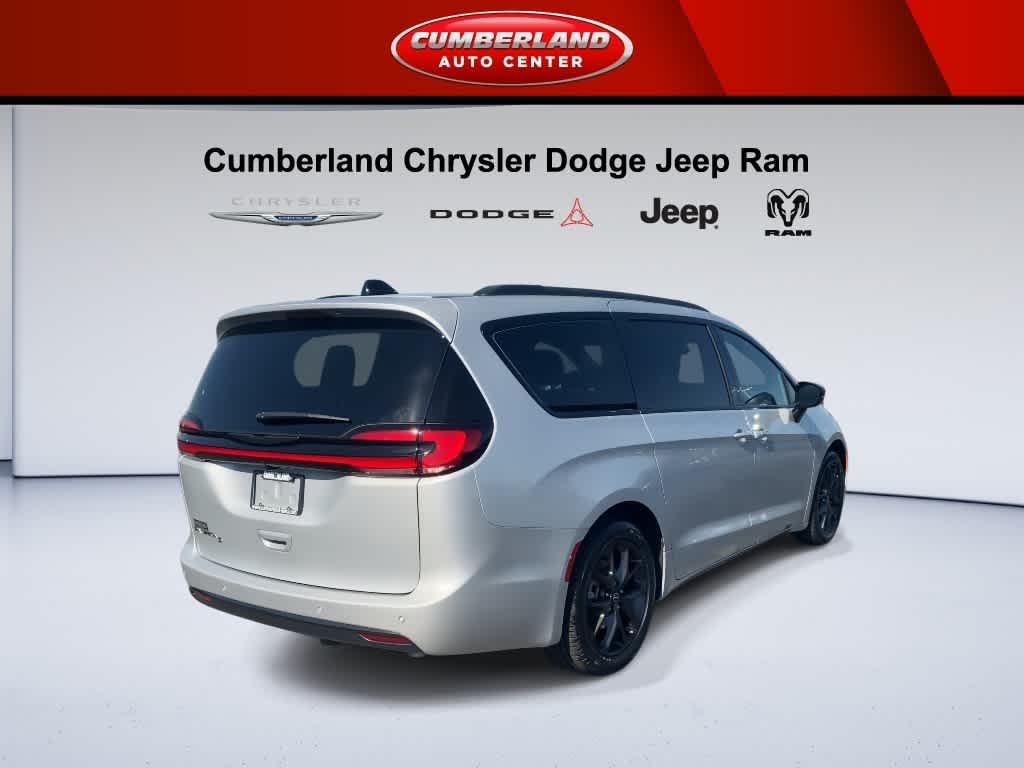 2026 Chrysler Pacifica Select