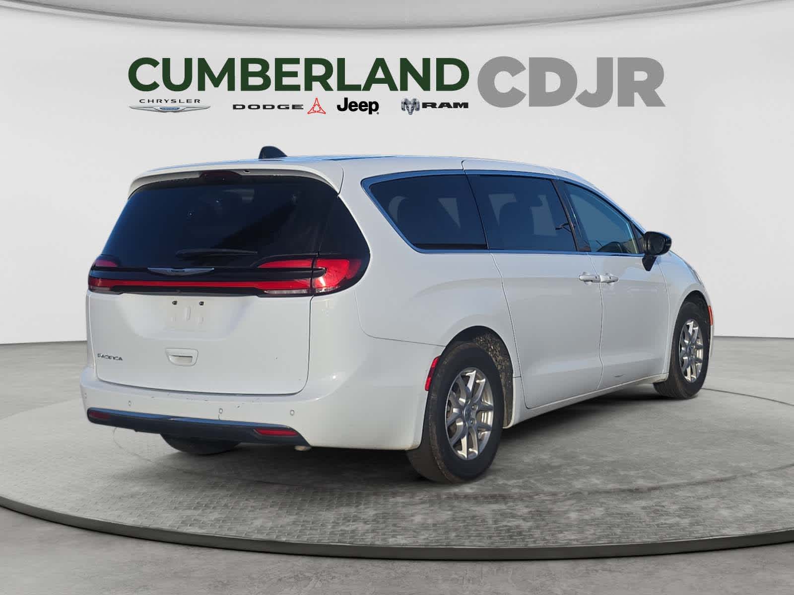 2025 Chrysler Pacifica Select