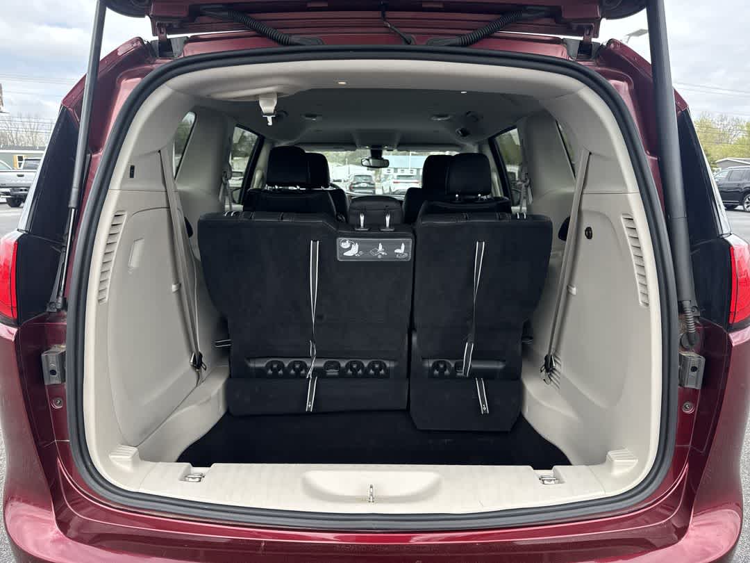 2017 Chrysler Pacifica Touring-L