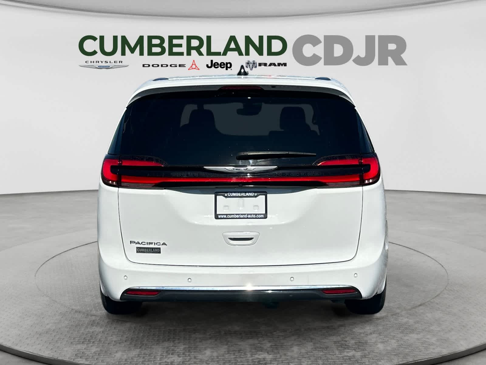 2025 Chrysler Pacifica Select
