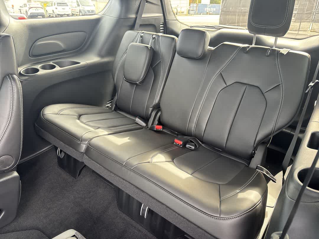 2026 Chrysler Voyager LX