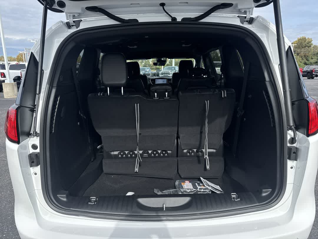 2026 Chrysler Voyager LX