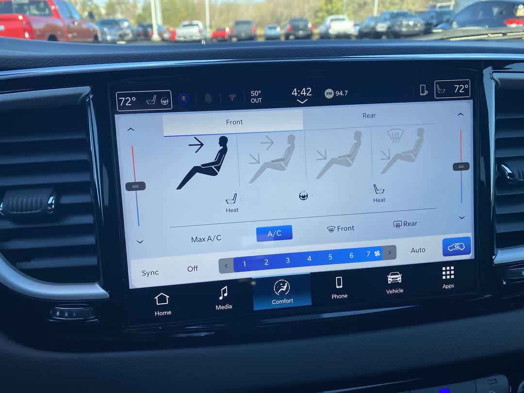 2026 Chrysler Voyager LX