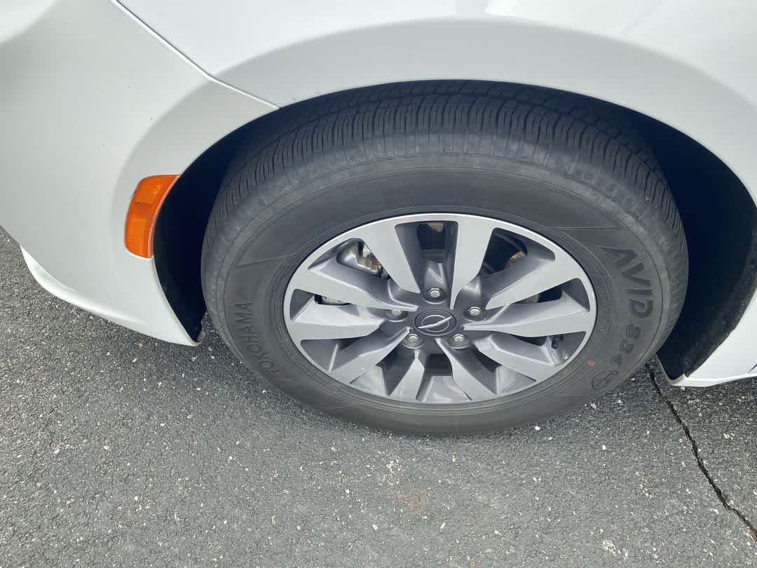 2024 Chrysler Pacifica Hybrid Select