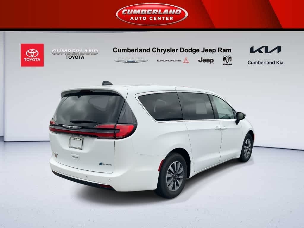 2024 Chrysler Pacifica Hybrid Select