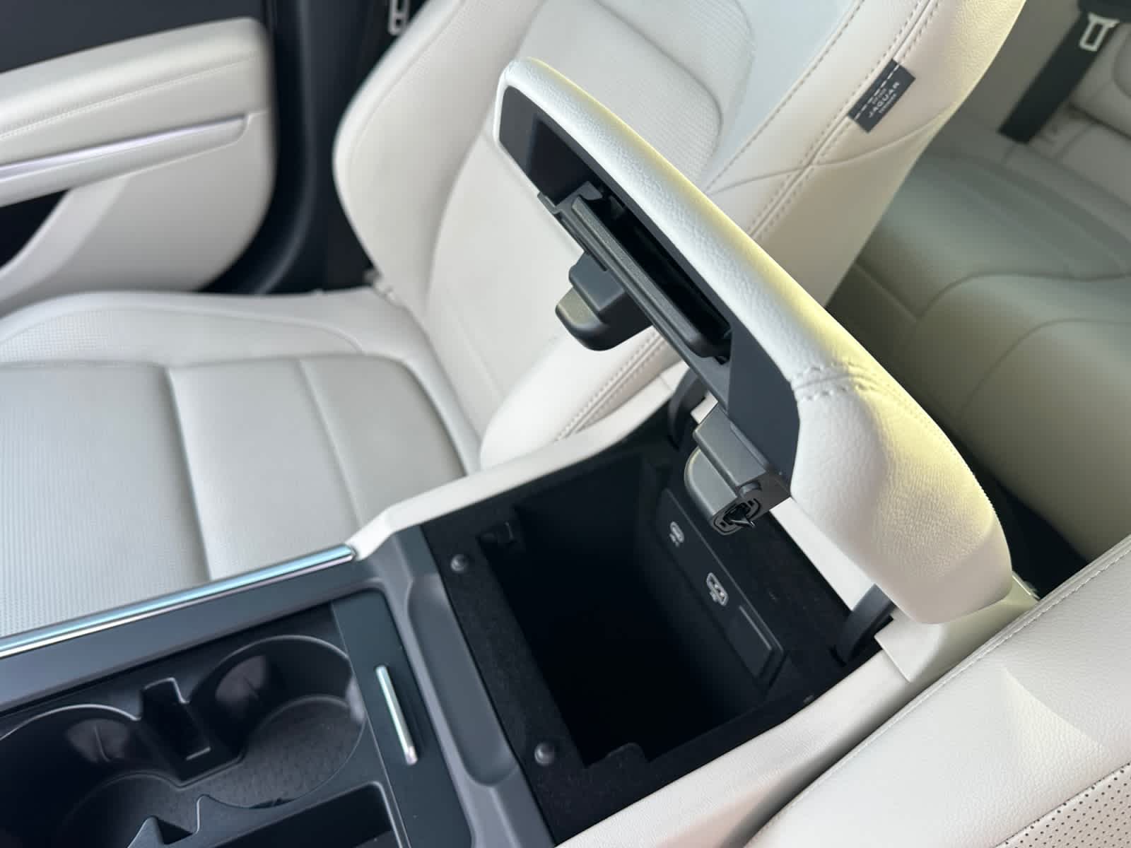 2023 Jaguar XF R-Dynamic SE