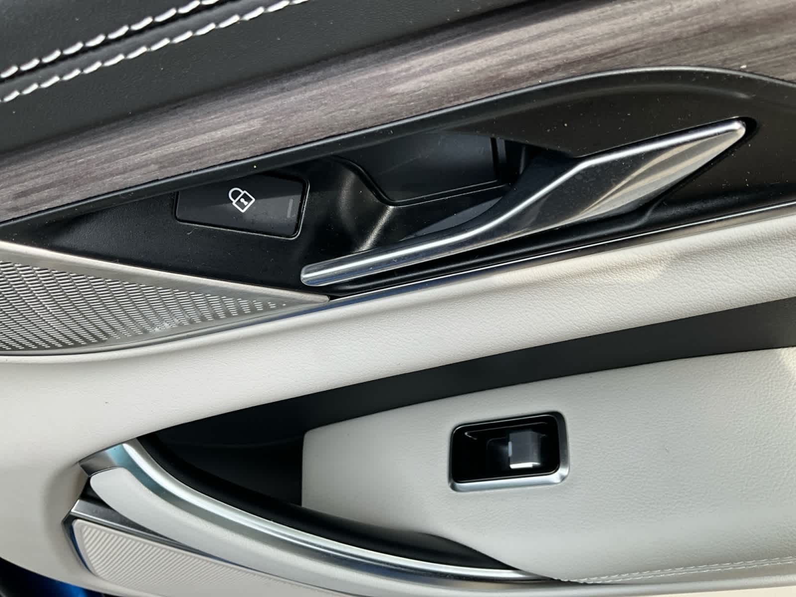 2023 Jaguar XF R-Dynamic SE