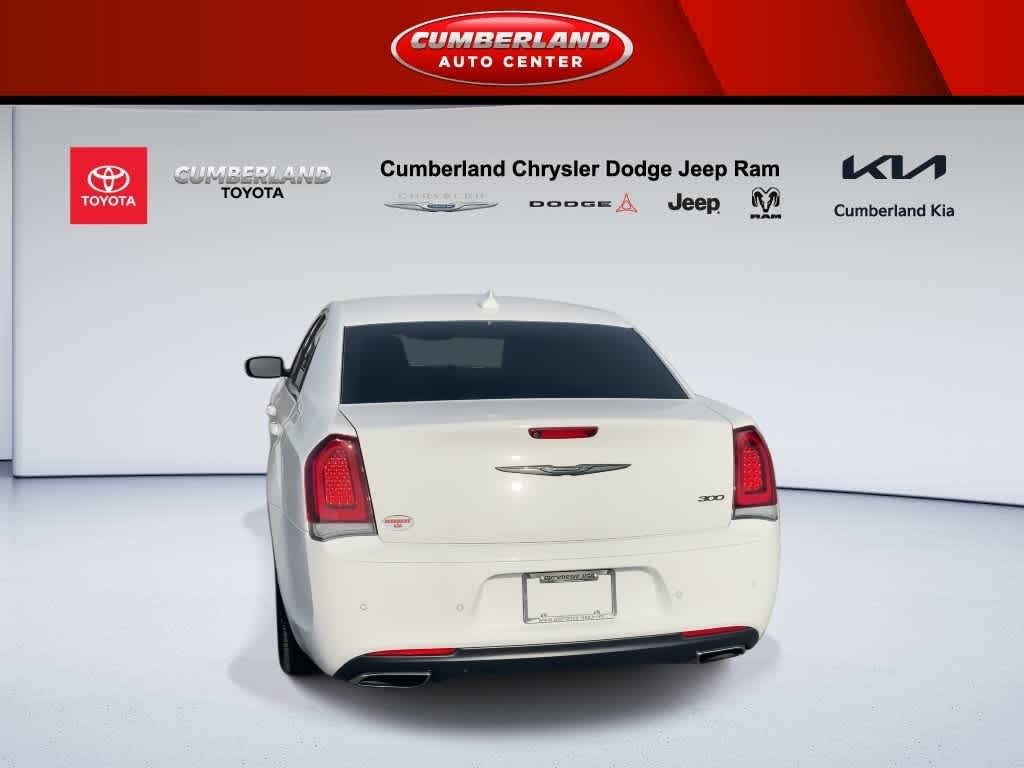 2021 Chrysler 300 Touring L