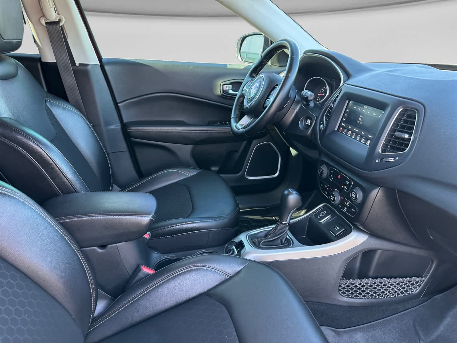 2020 Jeep Compass Latitude w/Sun/Safety Pkg