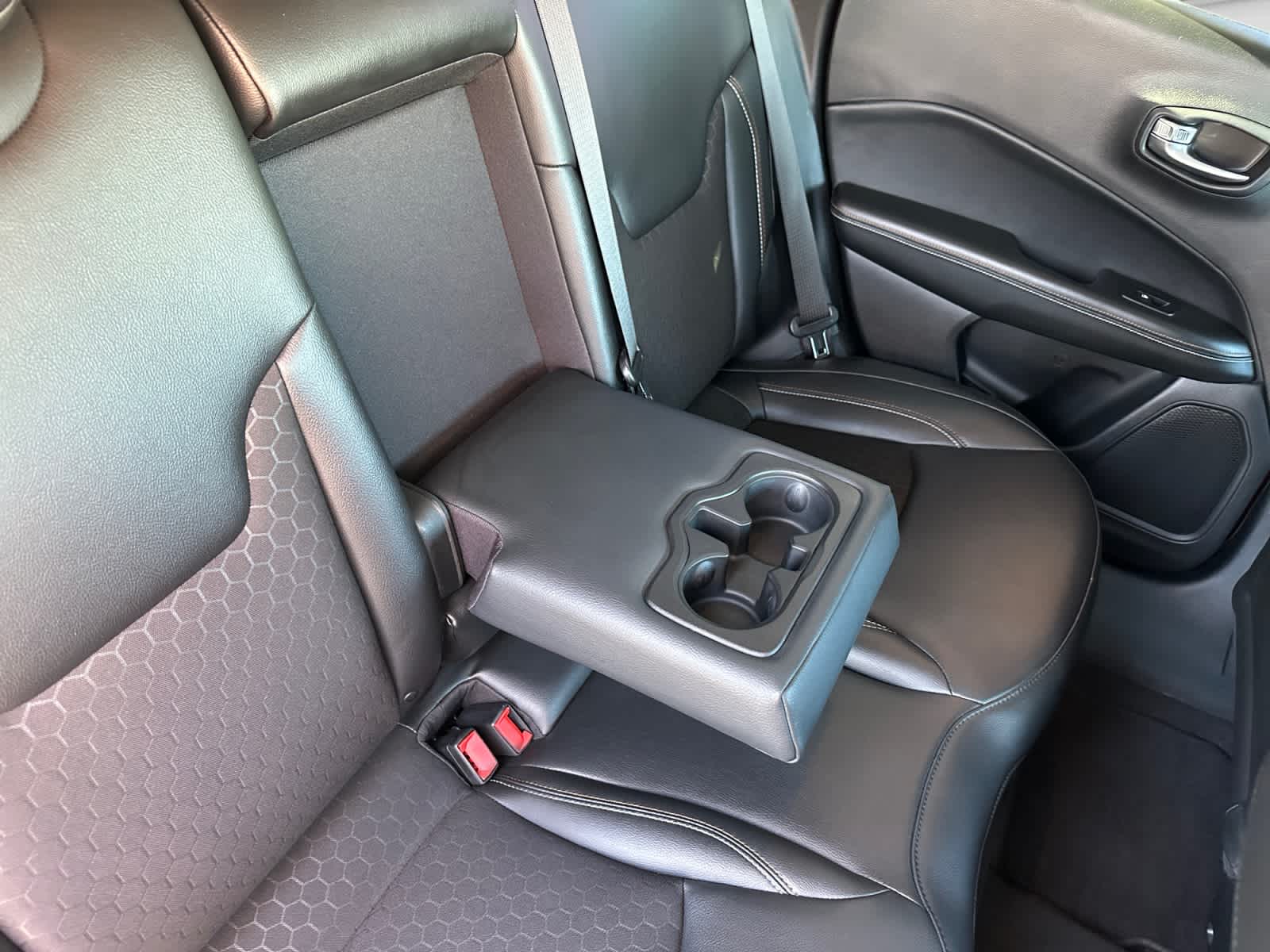 2020 Jeep Compass Latitude w/Sun/Safety Pkg