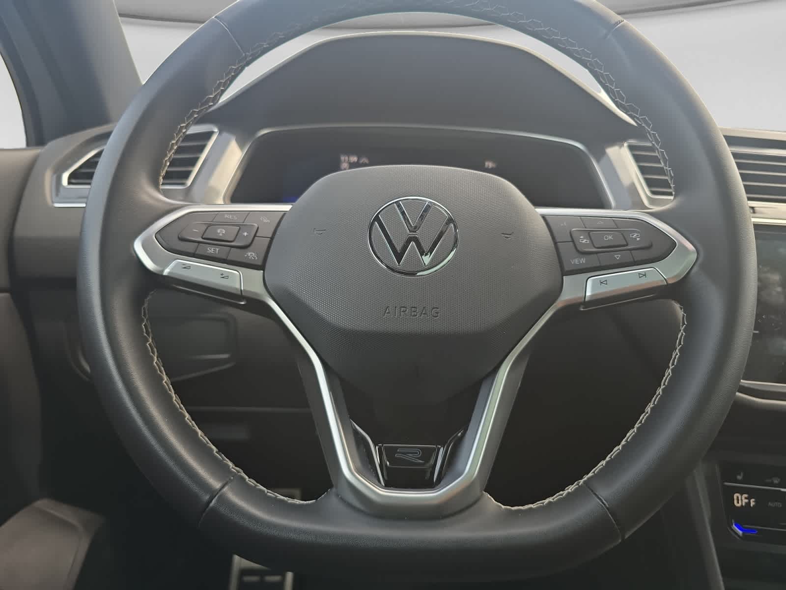 2023 Volkswagen Tiguan SE R-Line Black