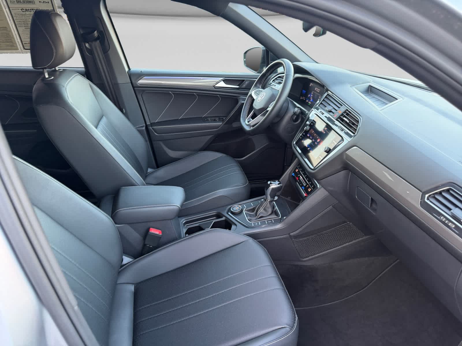 2023 Volkswagen Tiguan SE R-Line Black