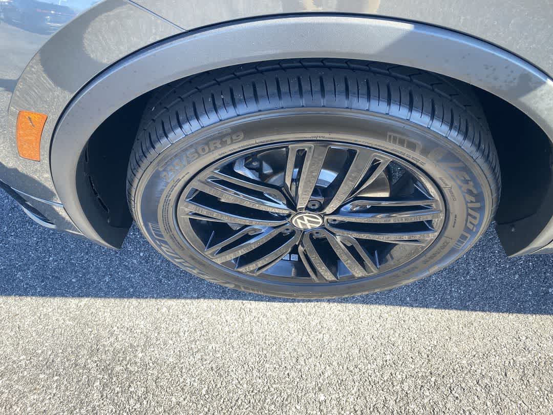 2022 Volkswagen Tiguan SE R-Line Black