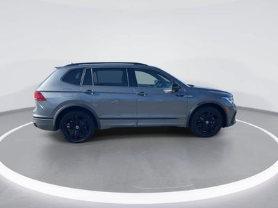 2022 Volkswagen Tiguan SE R-Line Black
