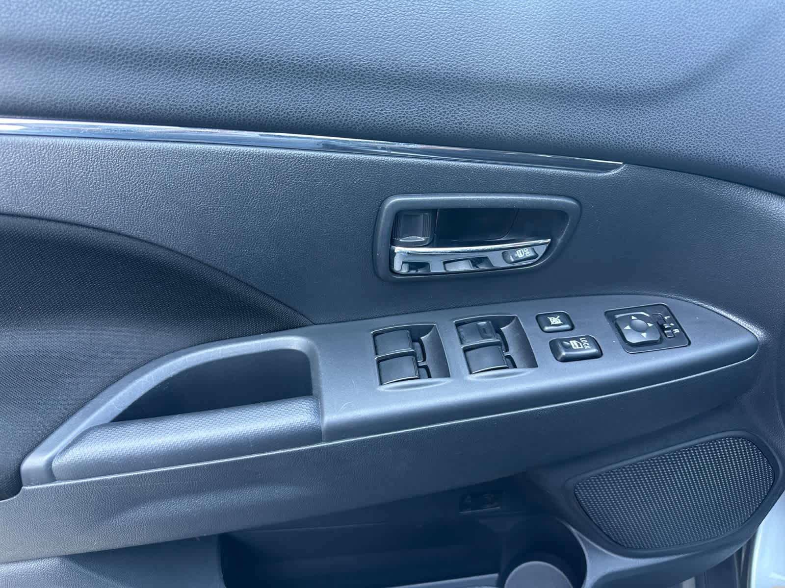 2025 Mitsubishi Outlander Sport ES